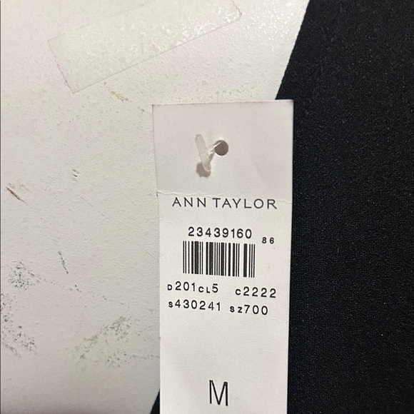 Ann Taylor Black key hole Halter Tank Top. NWT. Medium - Picture 5 of 8